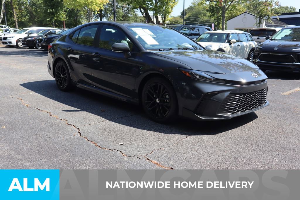 Used 2025 Toyota Camry SE image 5