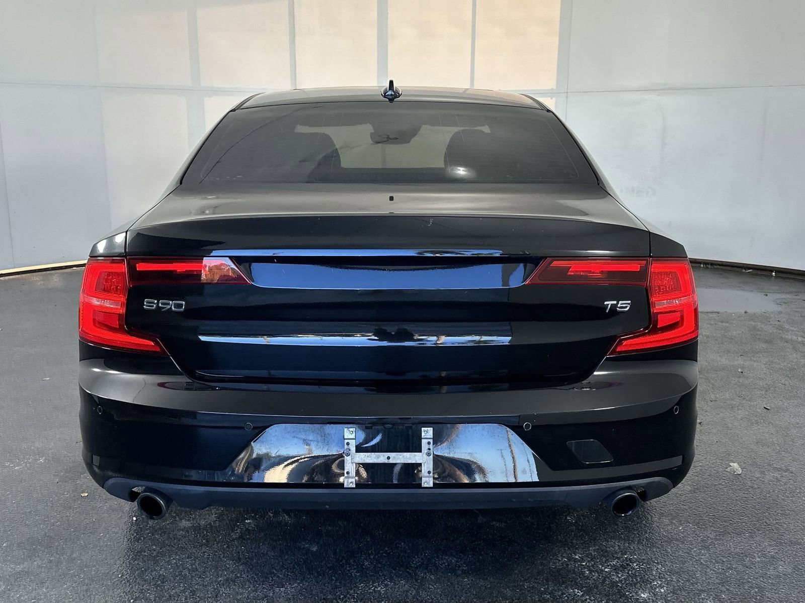 Used 2018 Volvo S90 T5 Momentum w/ Convenience Package image 7