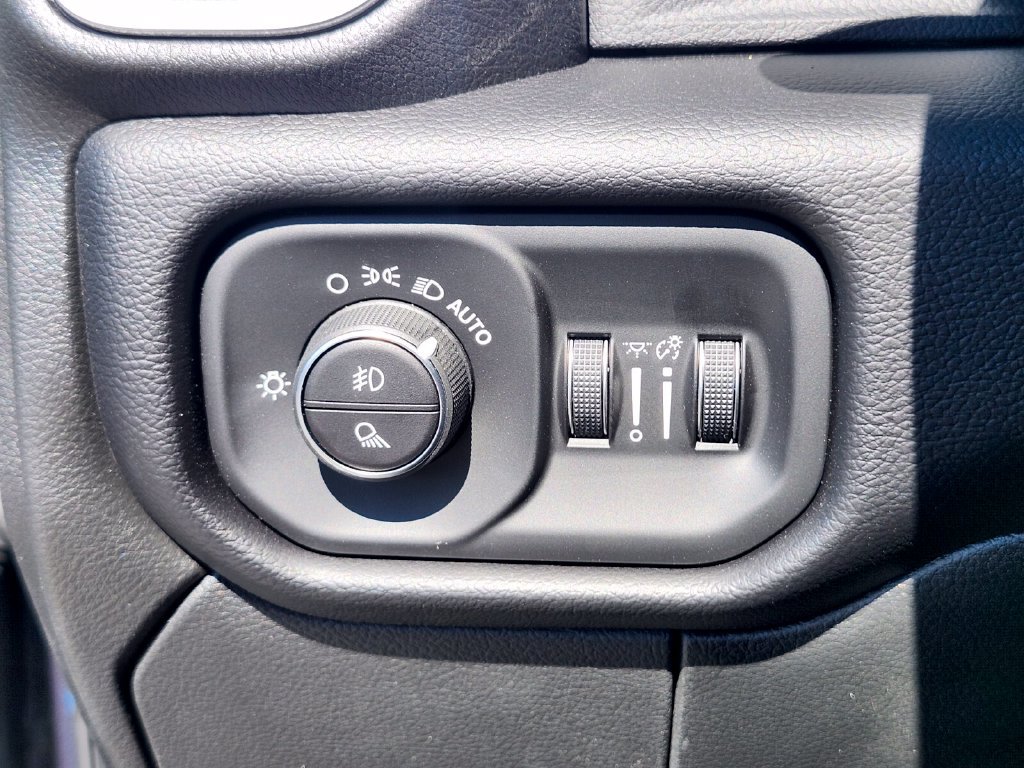 New 2026 RAM 2500 Laramie AWD/4WD image 24
