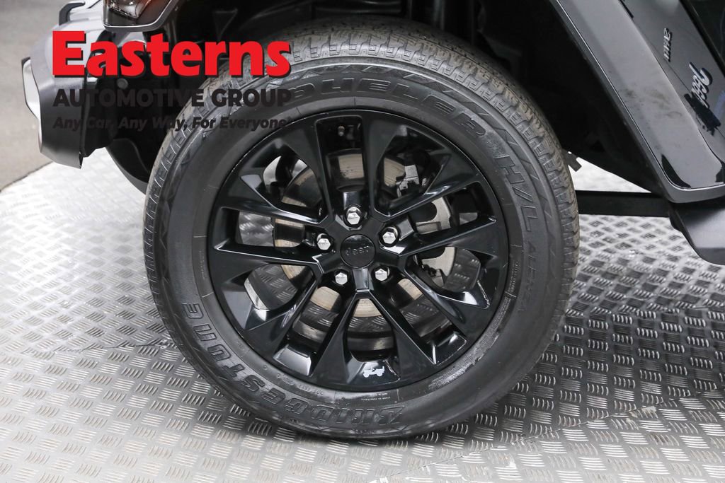 Used 2021 Jeep Wrangler Unlimited Sahara w/ Cold Weather Group AWD/4WD image 33