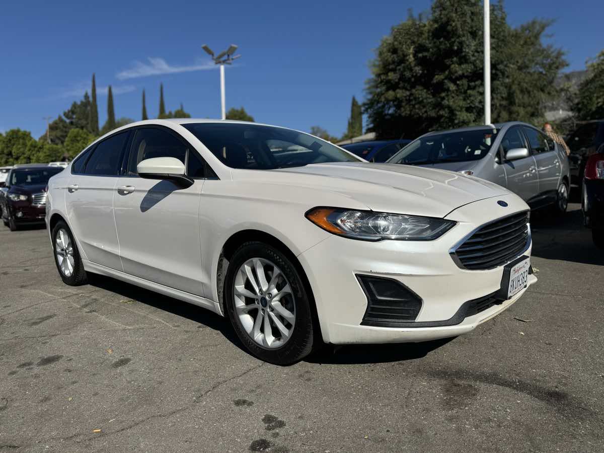 Used 2019 Ford Fusion SE image 1