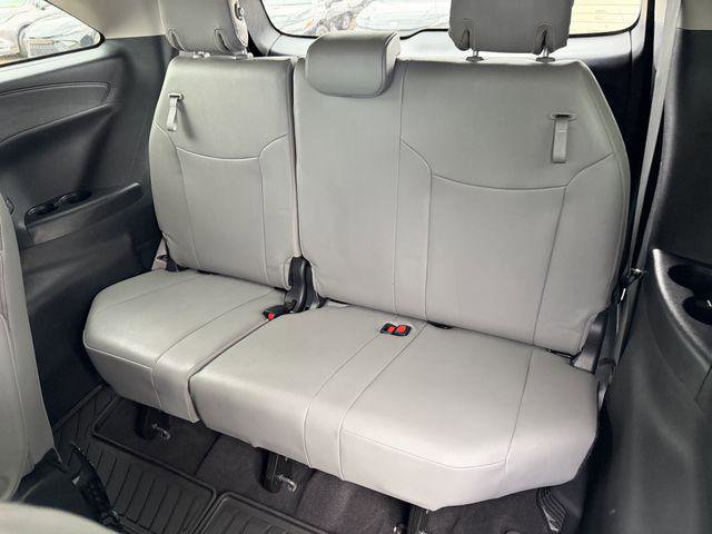 Certified 2025 Toyota Sienna XLE FWD image 24