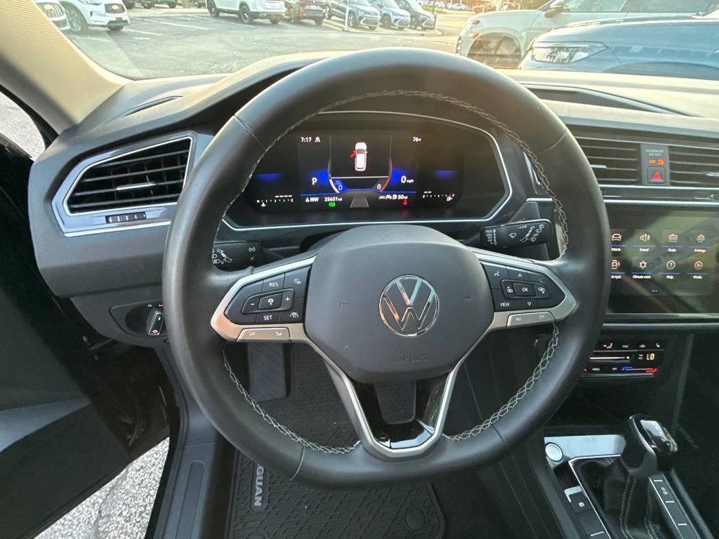 Used 2024 Volkswagen Tiguan SE w/ Panoramic Sunroof Package AWD/4WD image 21