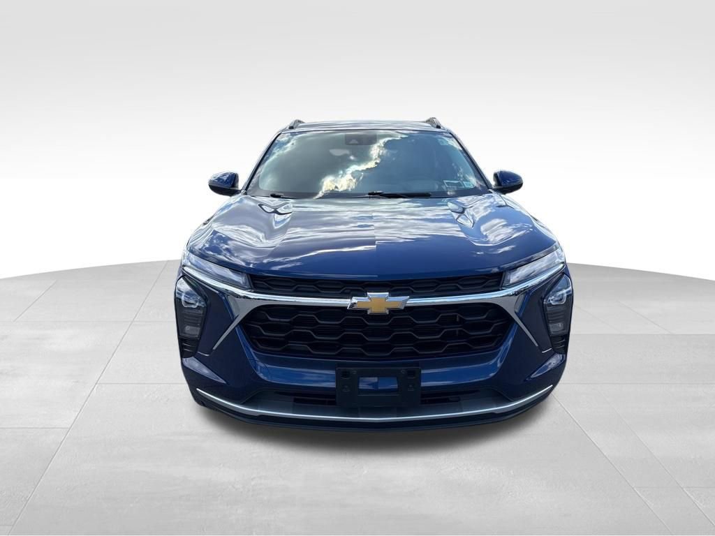 Used 2024 Chevrolet Trax LT w/ Driver Confidence Package image 2