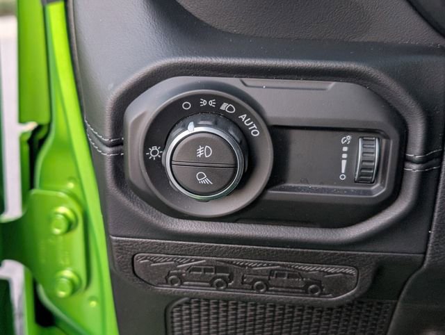 Used 2025 Jeep Gladiator Sport image 20