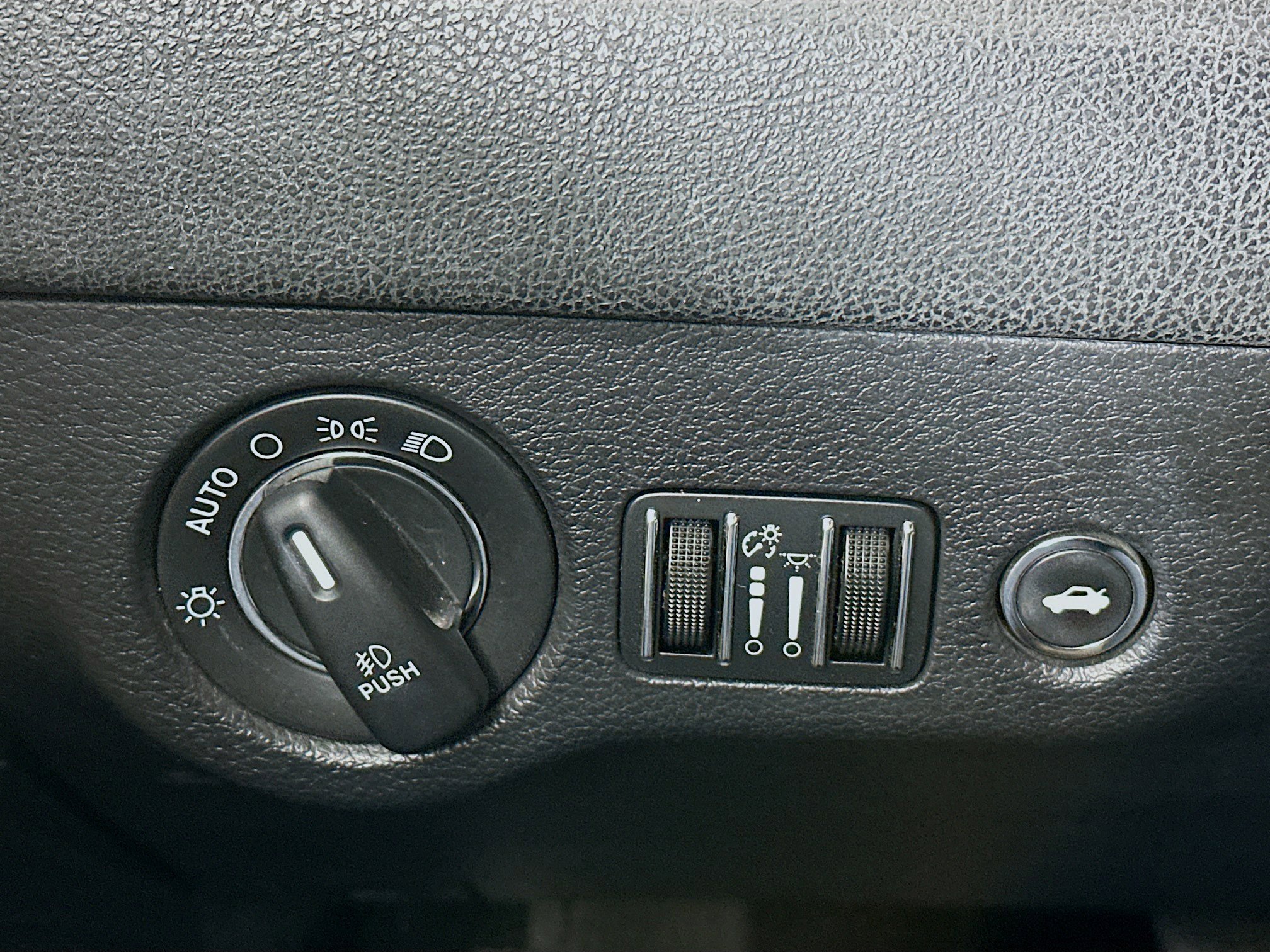 Used 2016 Chrysler 300 Limited RWD image 16