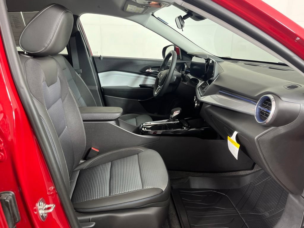 Certified 2026 Chevrolet Trax LT w/ Driver Confidence Package FWD image 8