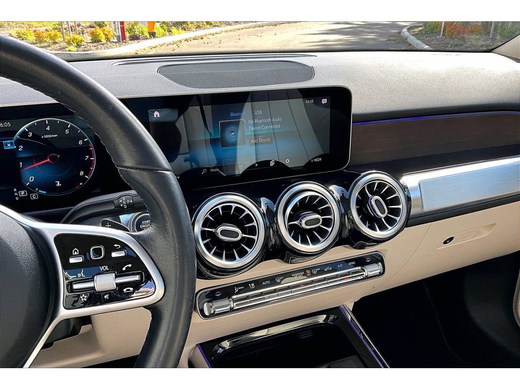 Used 2020 Mercedes-Benz GLB 250 w/ Premium Package image 6