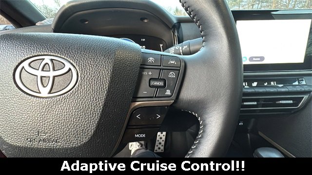 Used 2025 Toyota Camry SE image 6