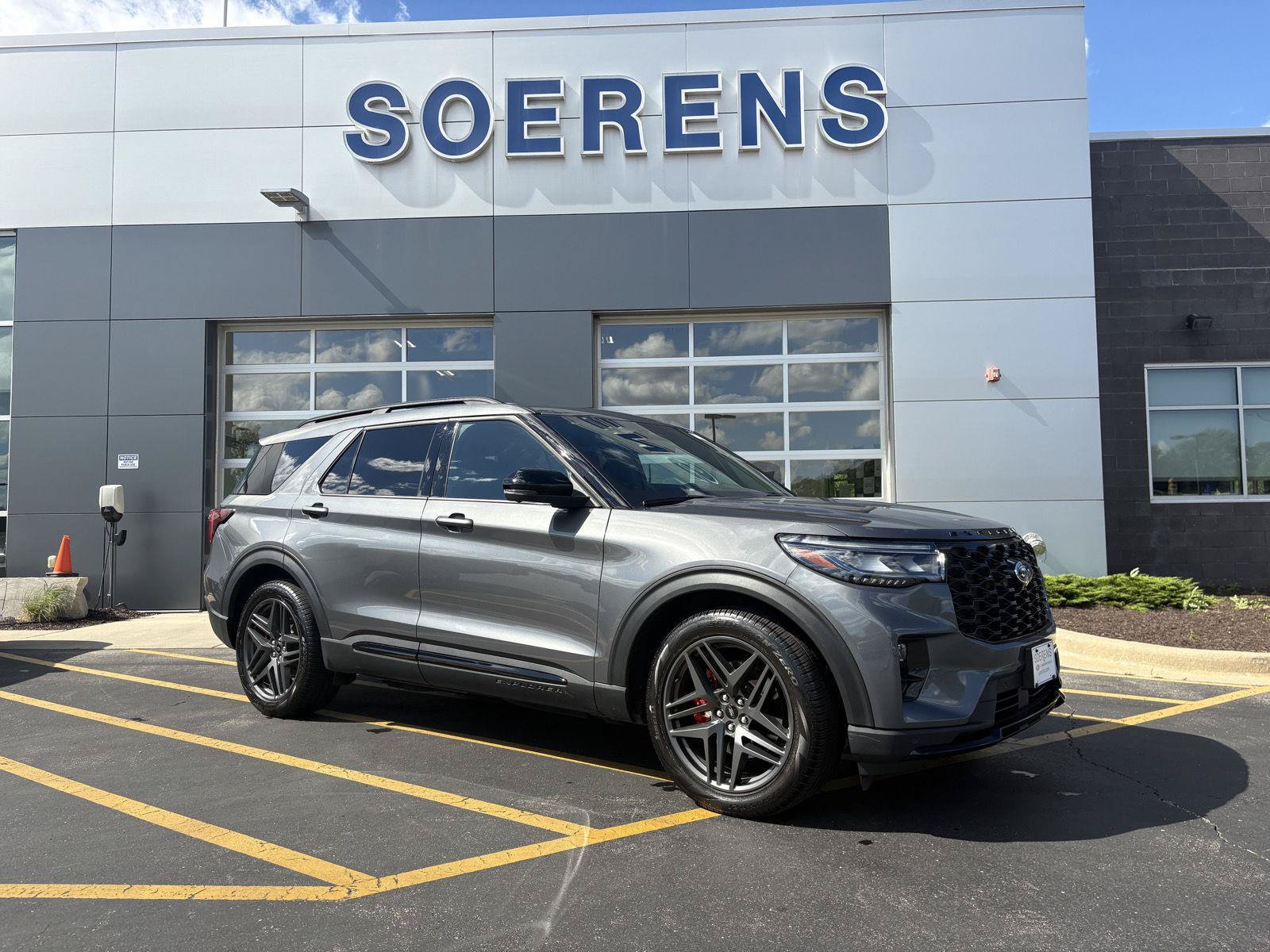 Used 2025 Ford Explorer ST AWD/4WD image 1