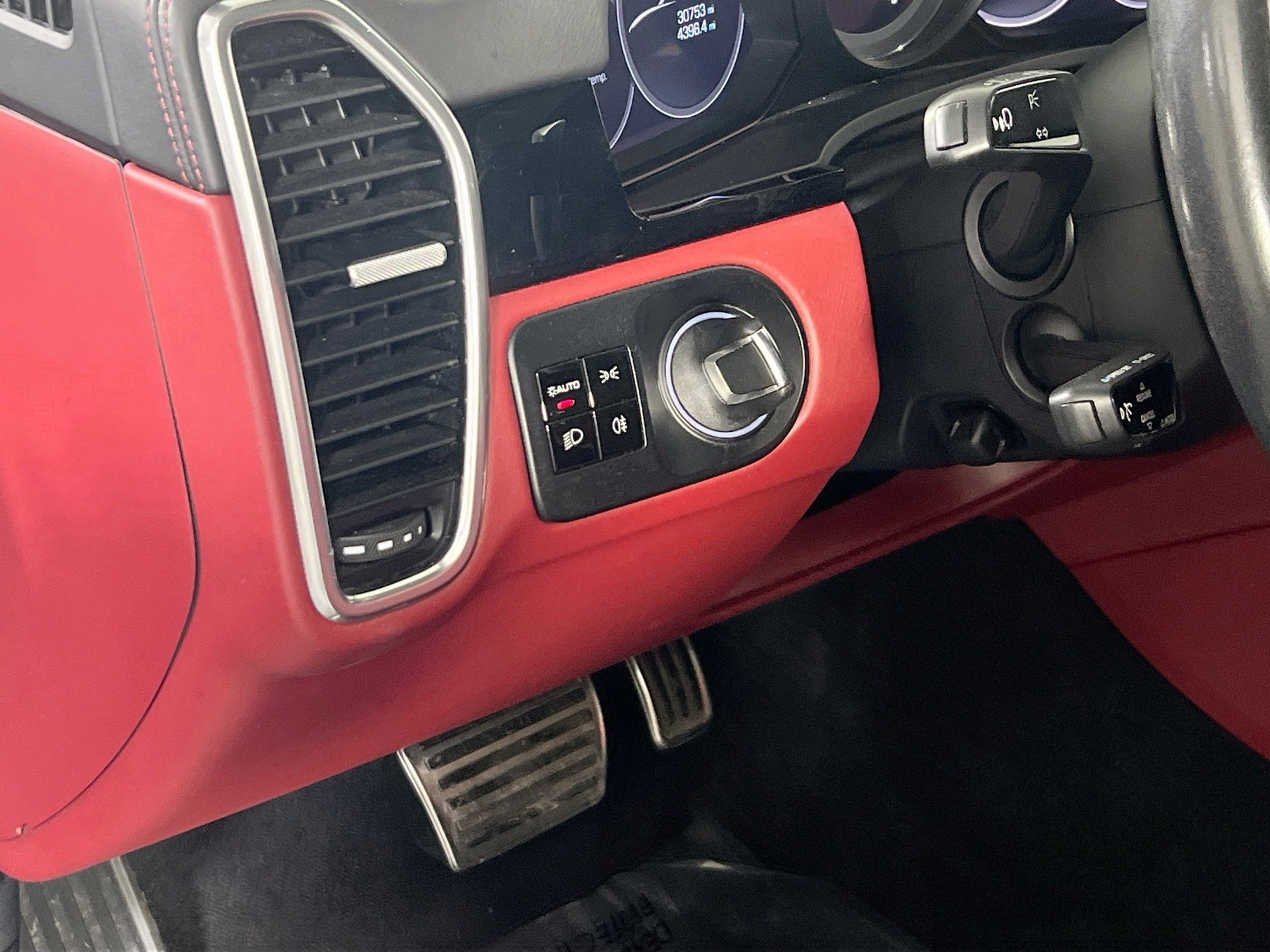 Used 2020 Porsche Cayenne Turbo image 10