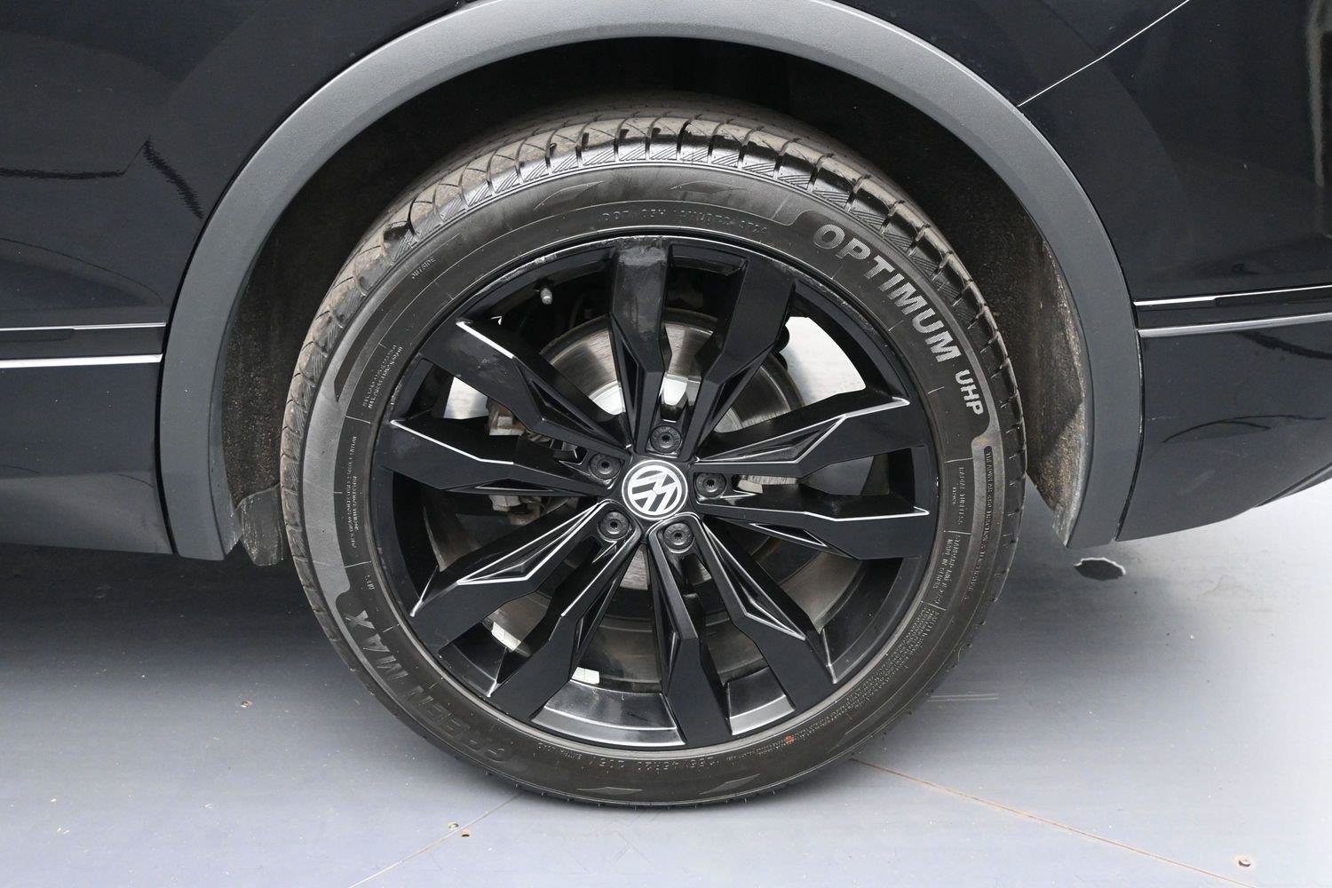 Used 2020 Volkswagen Tiguan SE R-Line AWD/4WD image 11