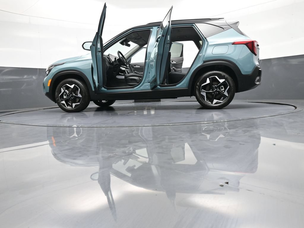 Certified 2025 Kia Seltos S AWD/4WD image 48