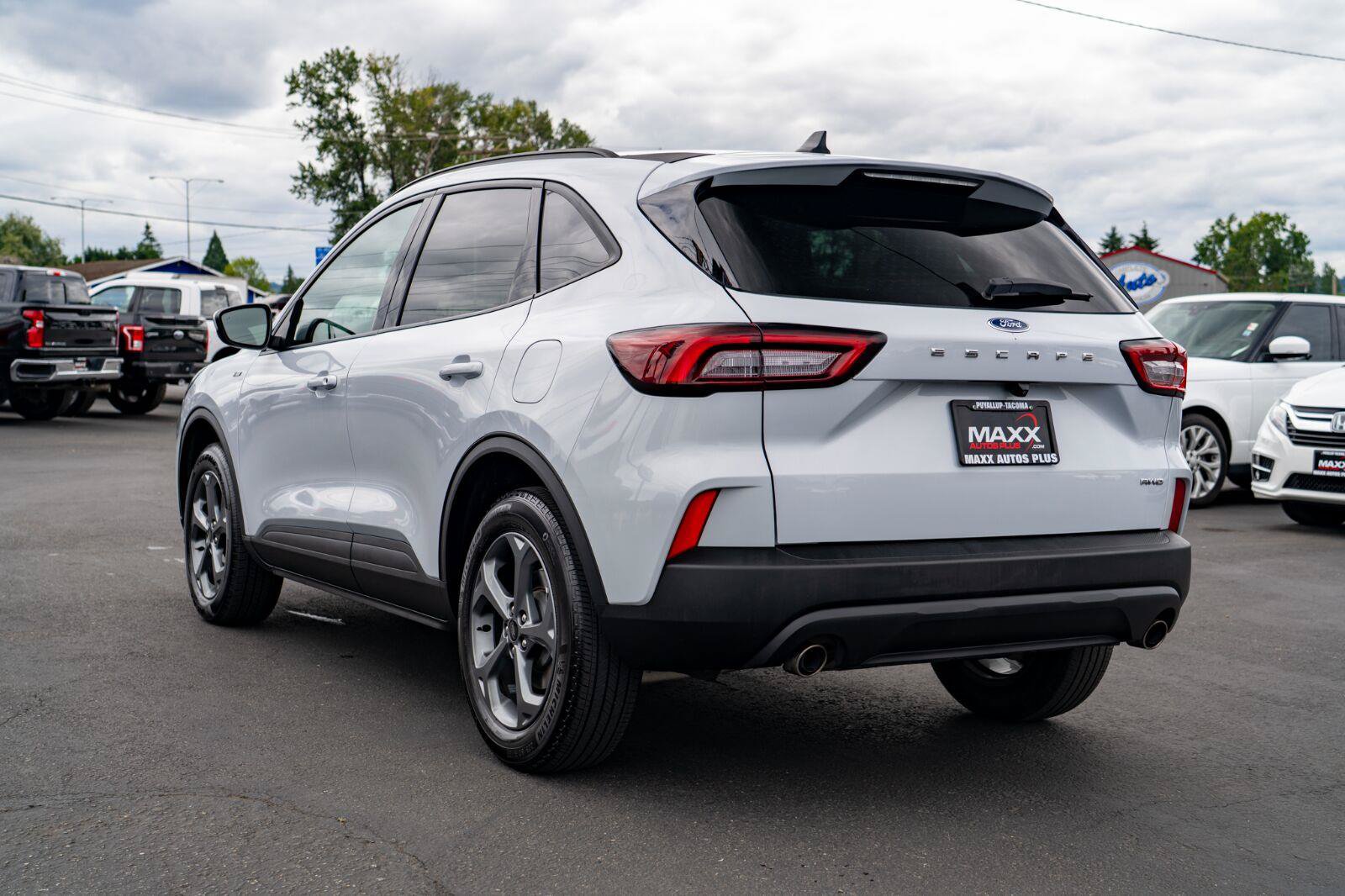 Used 2025 Ford Escape ST-Line Select AWD/4WD image 12