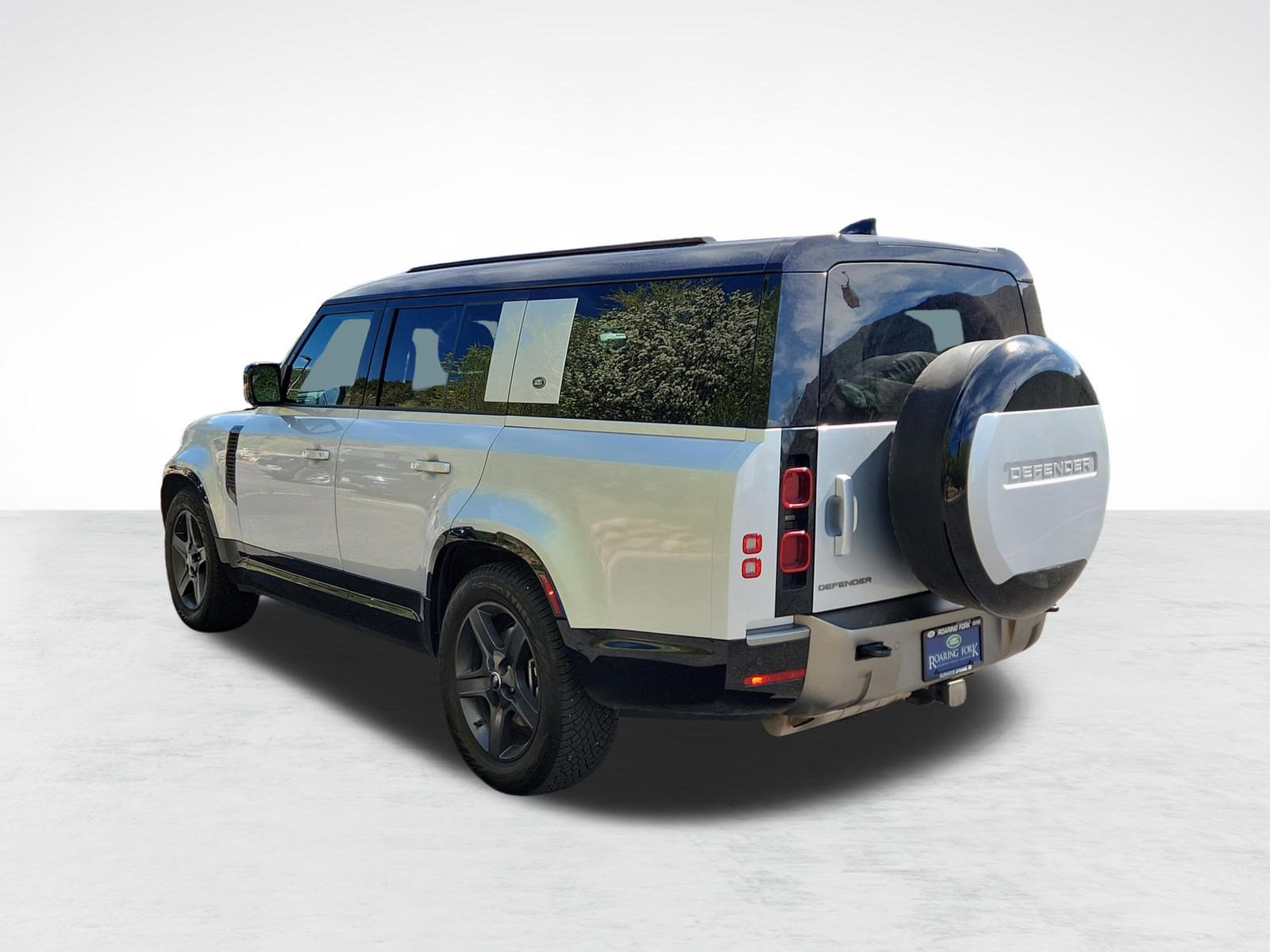 Certified 2024 Land Rover Defender 130 X-Dynamic SE image 3