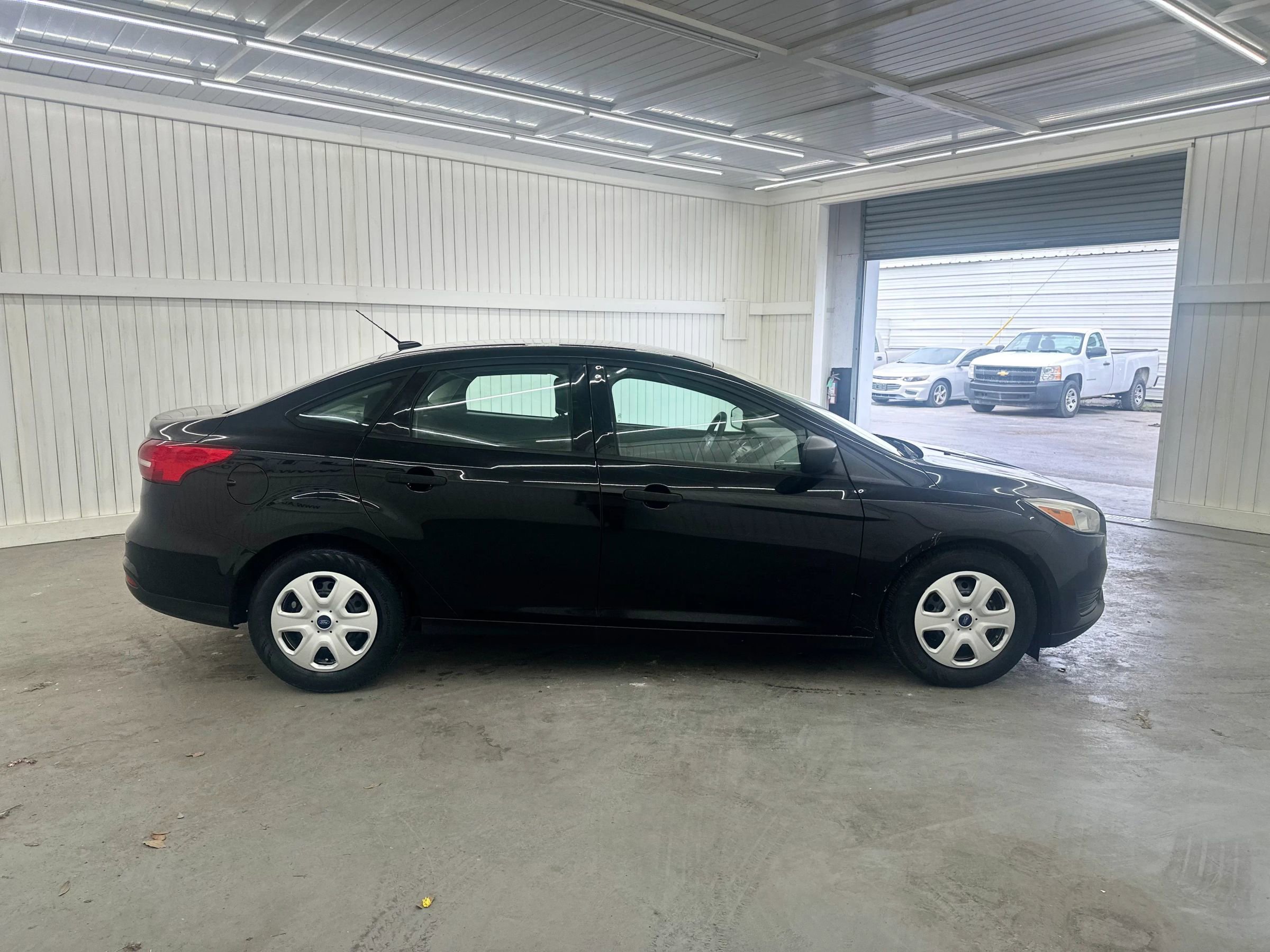 Used 2017 Ford Focus S image 4