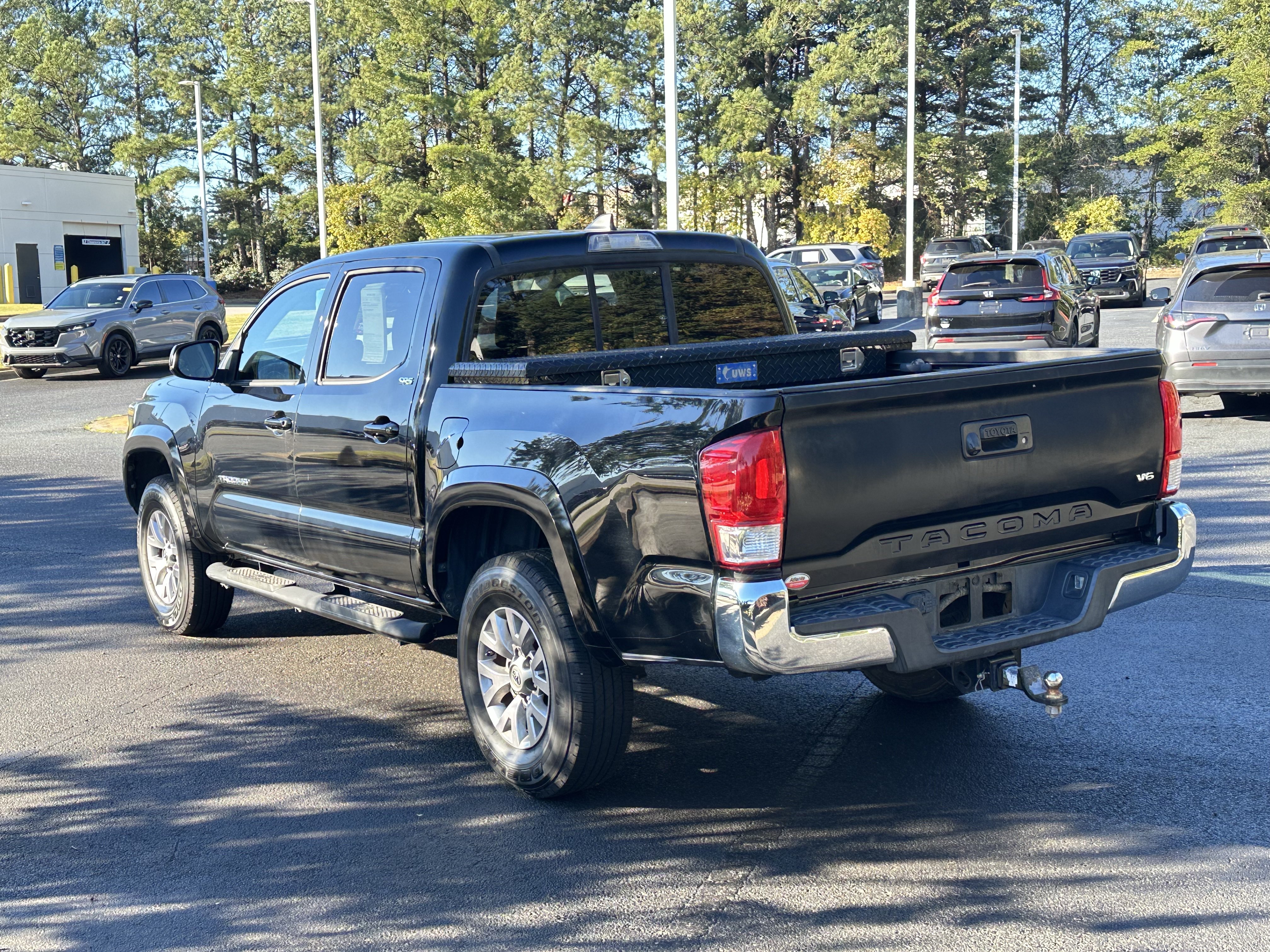 Used 2017 Toyota Tacoma SR5 w/ Tow Package RWD image 9