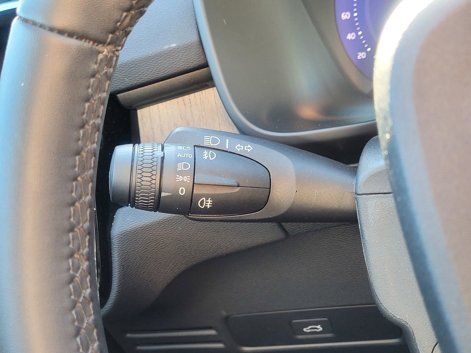 Certified 2023 Volvo XC40 B5 Plus w/ Protection Package Premier image 22