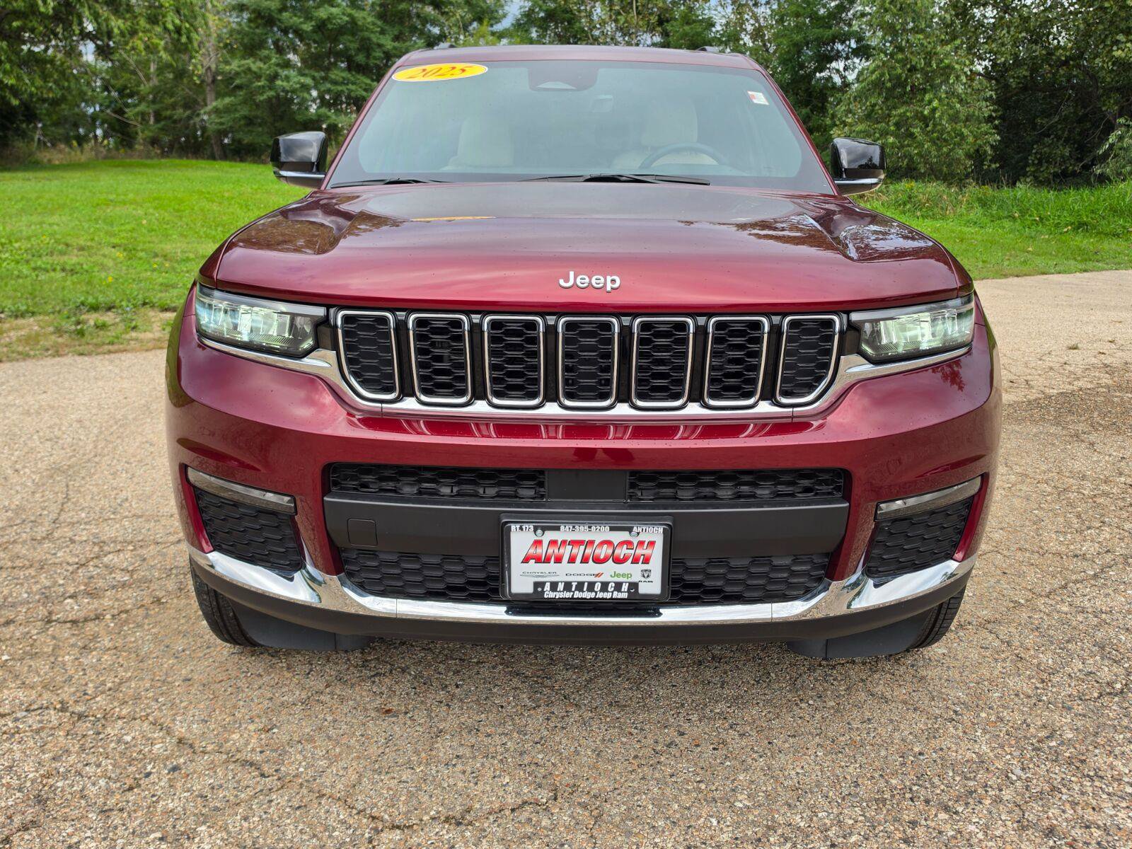 Used 2025 Jeep Grand Cherokee L Limited AWD/4WD image 10