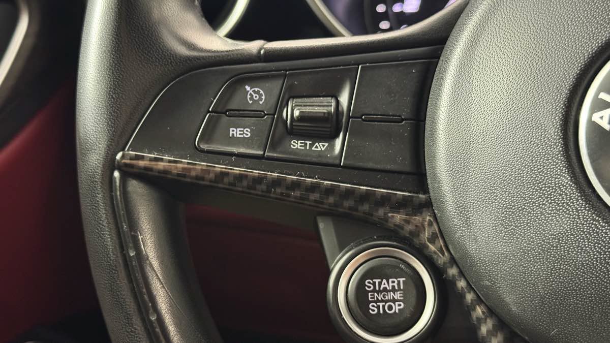 Used 2019 Alfa Romeo Giulia Ti AWD/4WD image 19