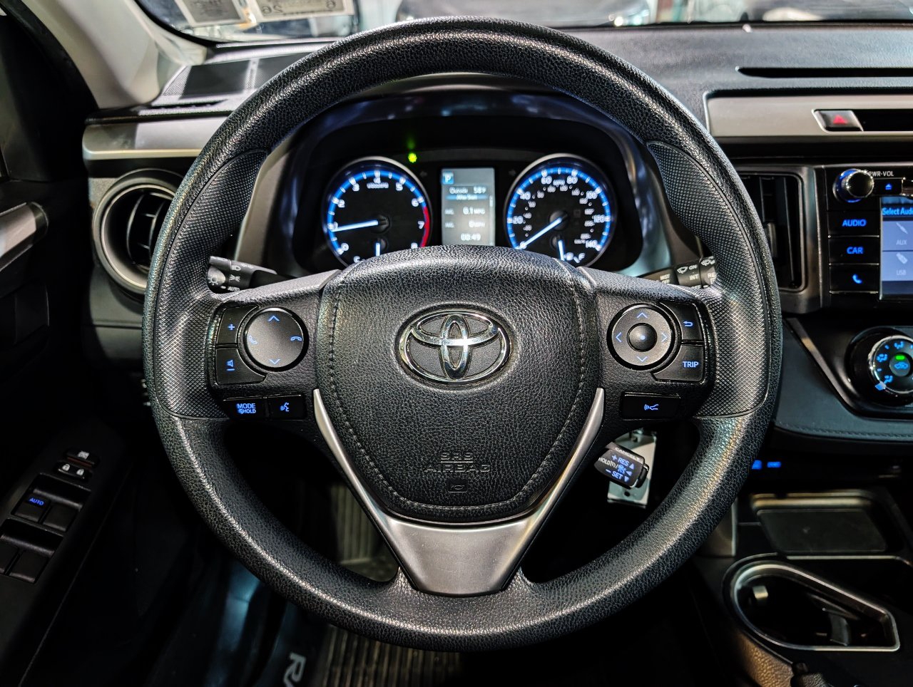Used 2017 Toyota RAV4 LE w/ All Weather Liner Package AWD/4WD image 31