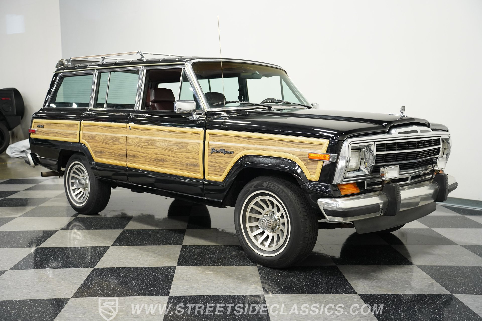 Used 1988 Jeep Grand Wagoneer image 16