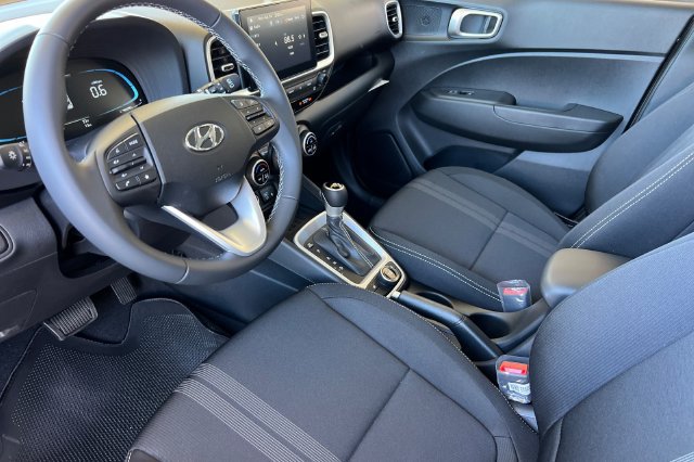 New 2026 Hyundai Venue SEL FWD image 9