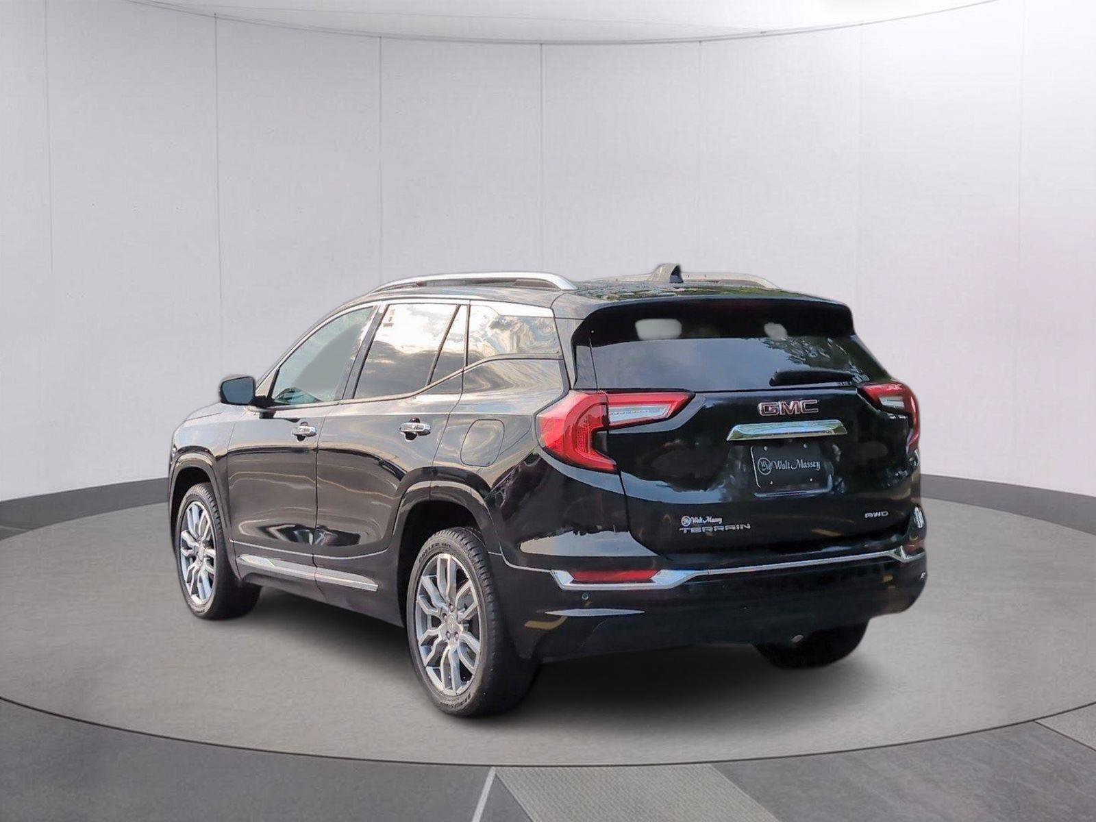 Used 2023 GMC Terrain Denali AWD/4WD image 3