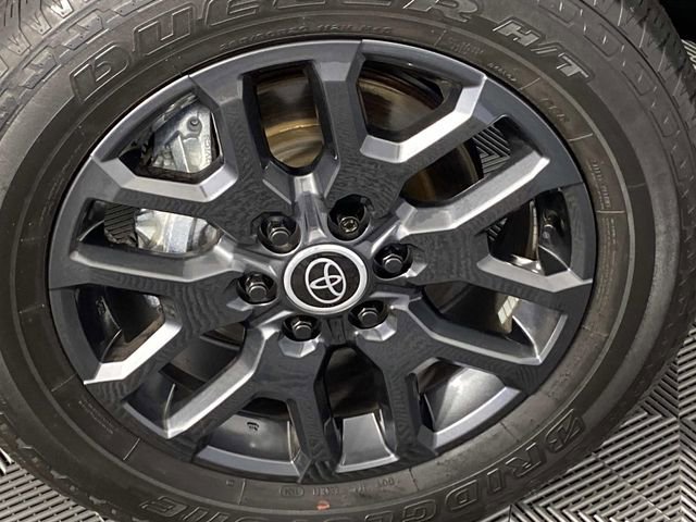 Used 2024 Toyota Tundra Platinum AWD/4WD image 32