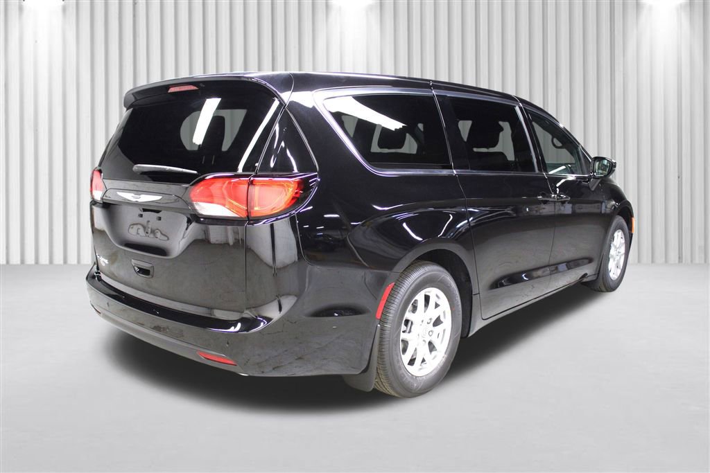 New 2026 Chrysler Voyager LX image 3