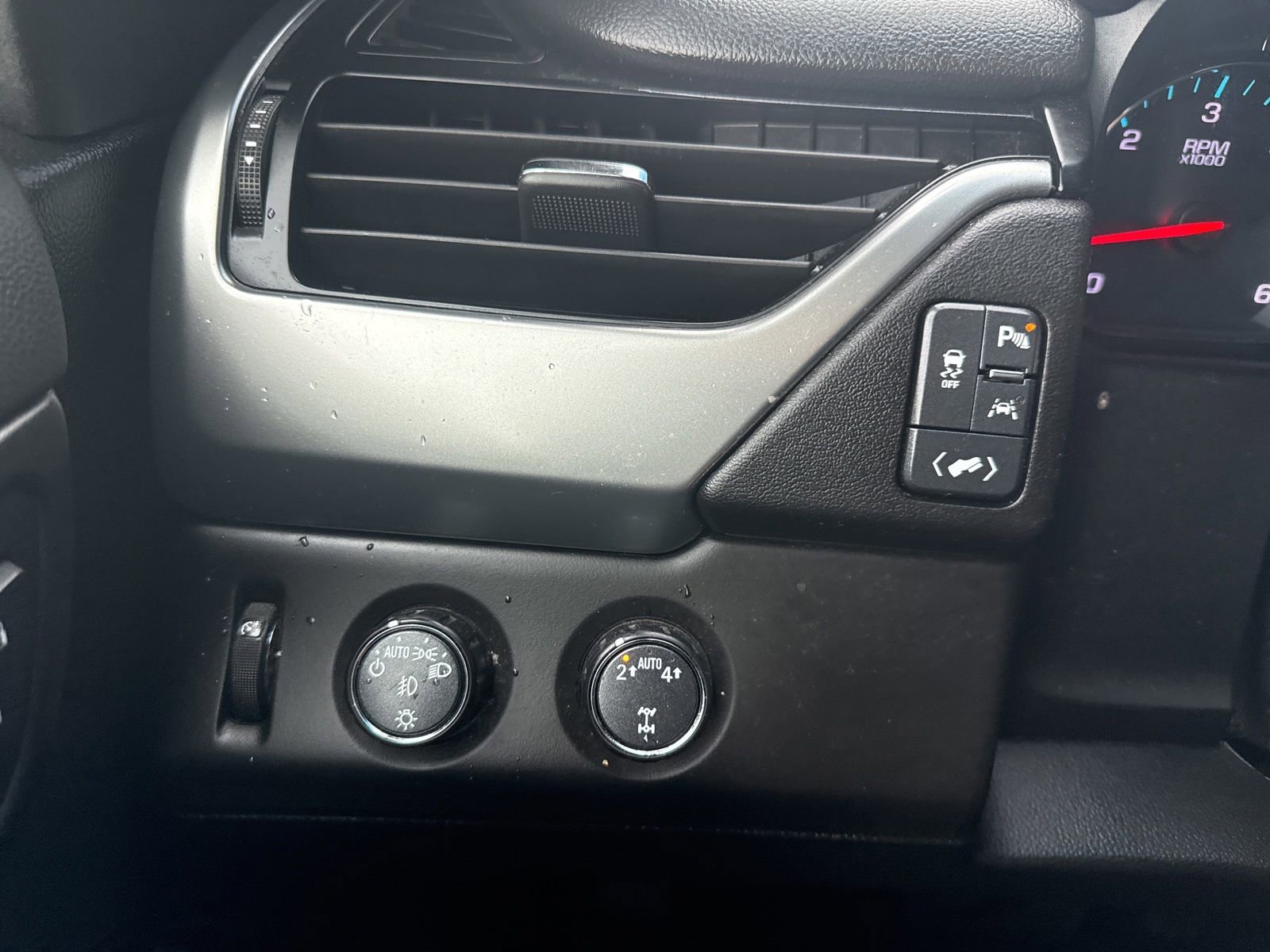 Used 2019 Chevrolet Suburban Premier AWD/4WD image 40