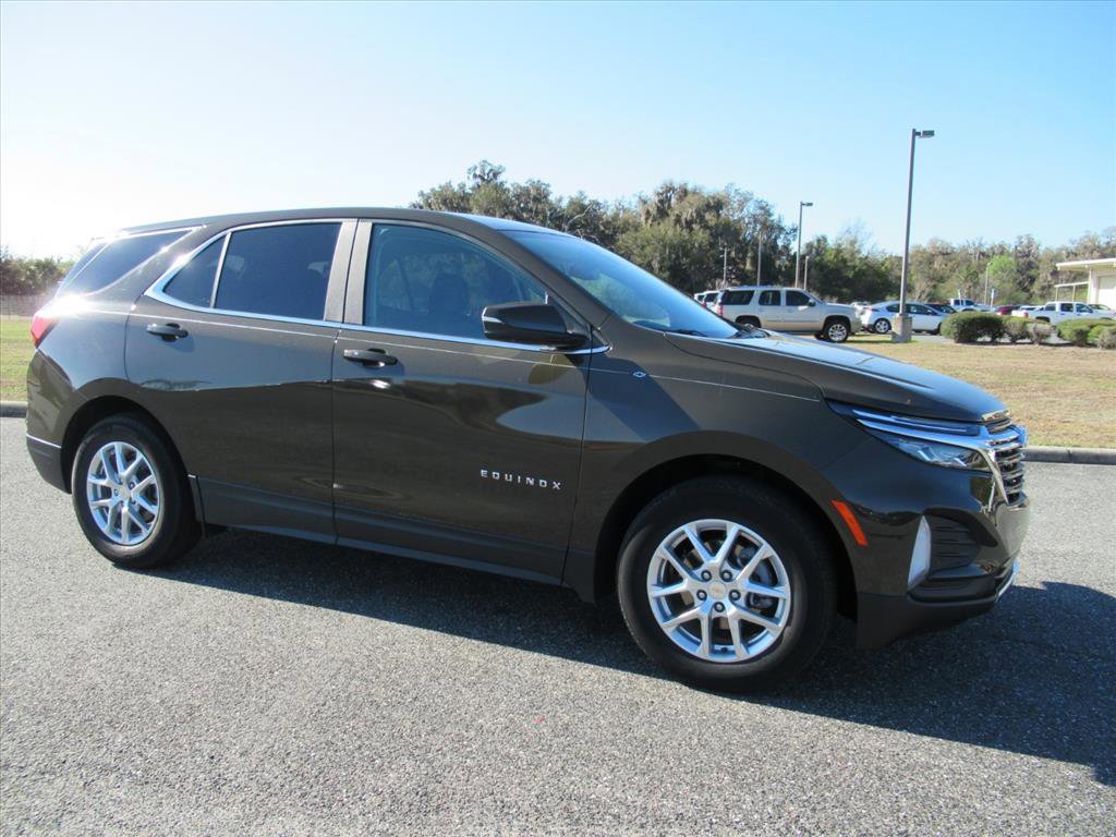 Used 2023 Chevrolet Equinox LT image 2