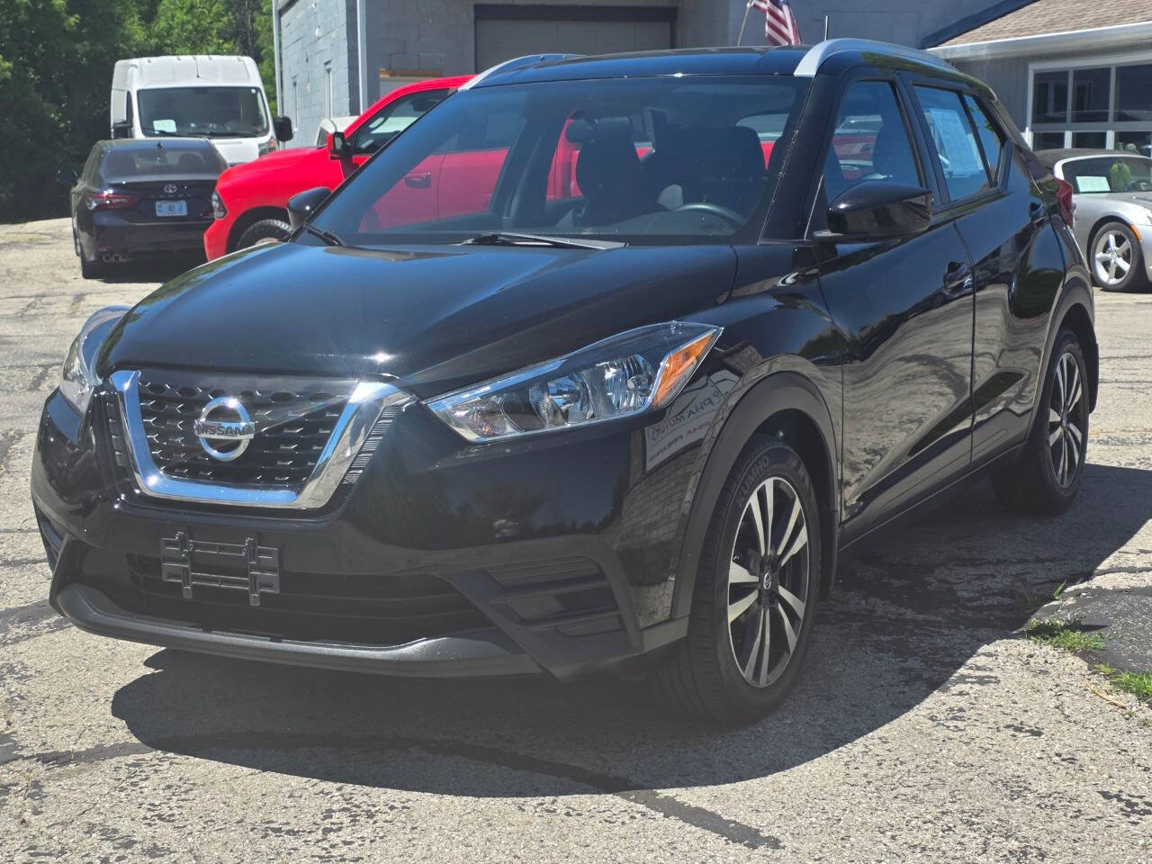 Used 2019 Nissan Kicks SV FWD image 3