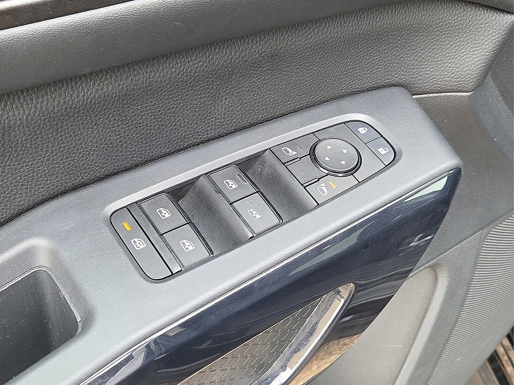 Used 2025 Nissan Pathfinder SV AWD/4WD image 23