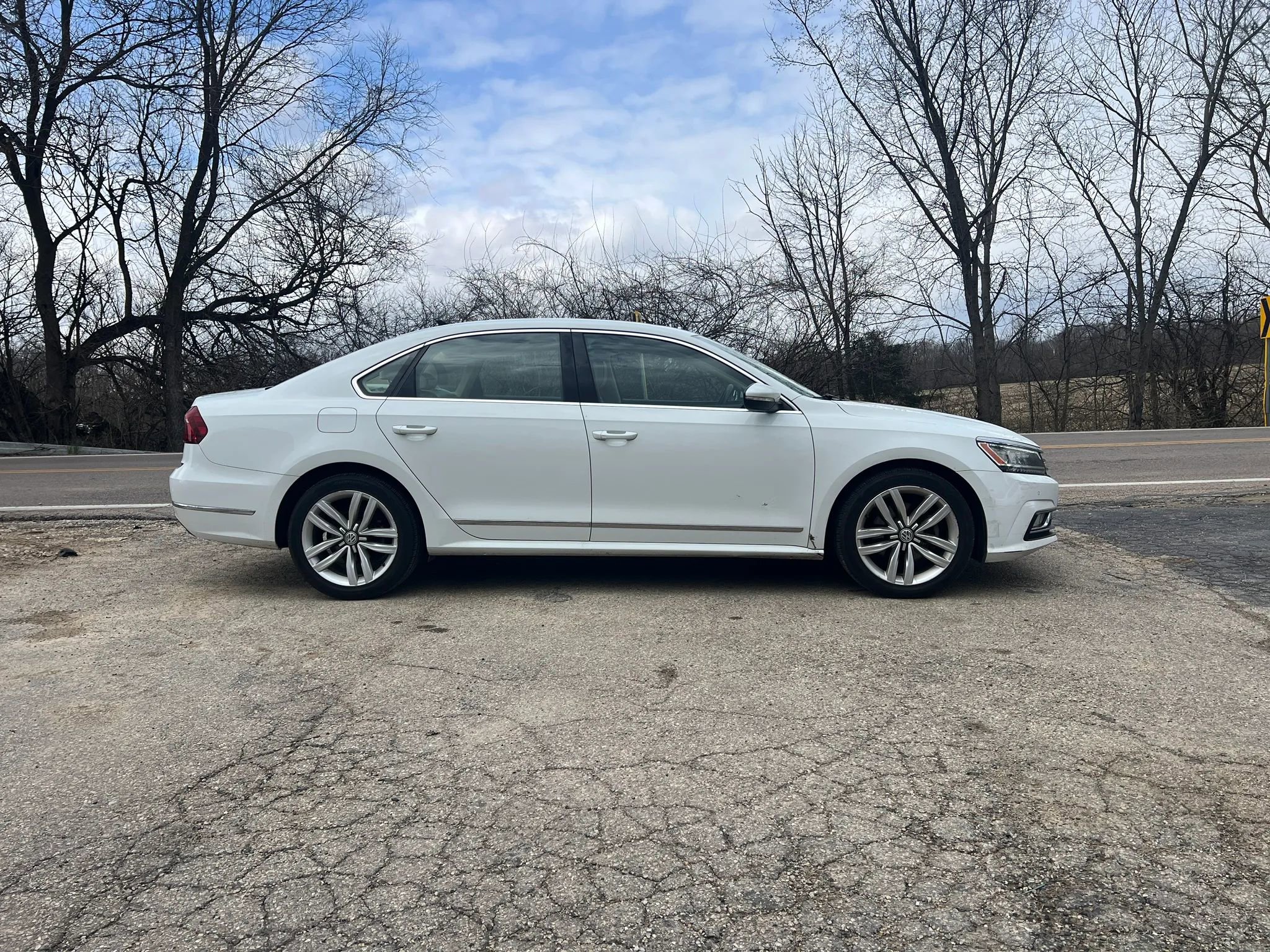 Used 2017 Volkswagen Passat 1.8T SE image 5