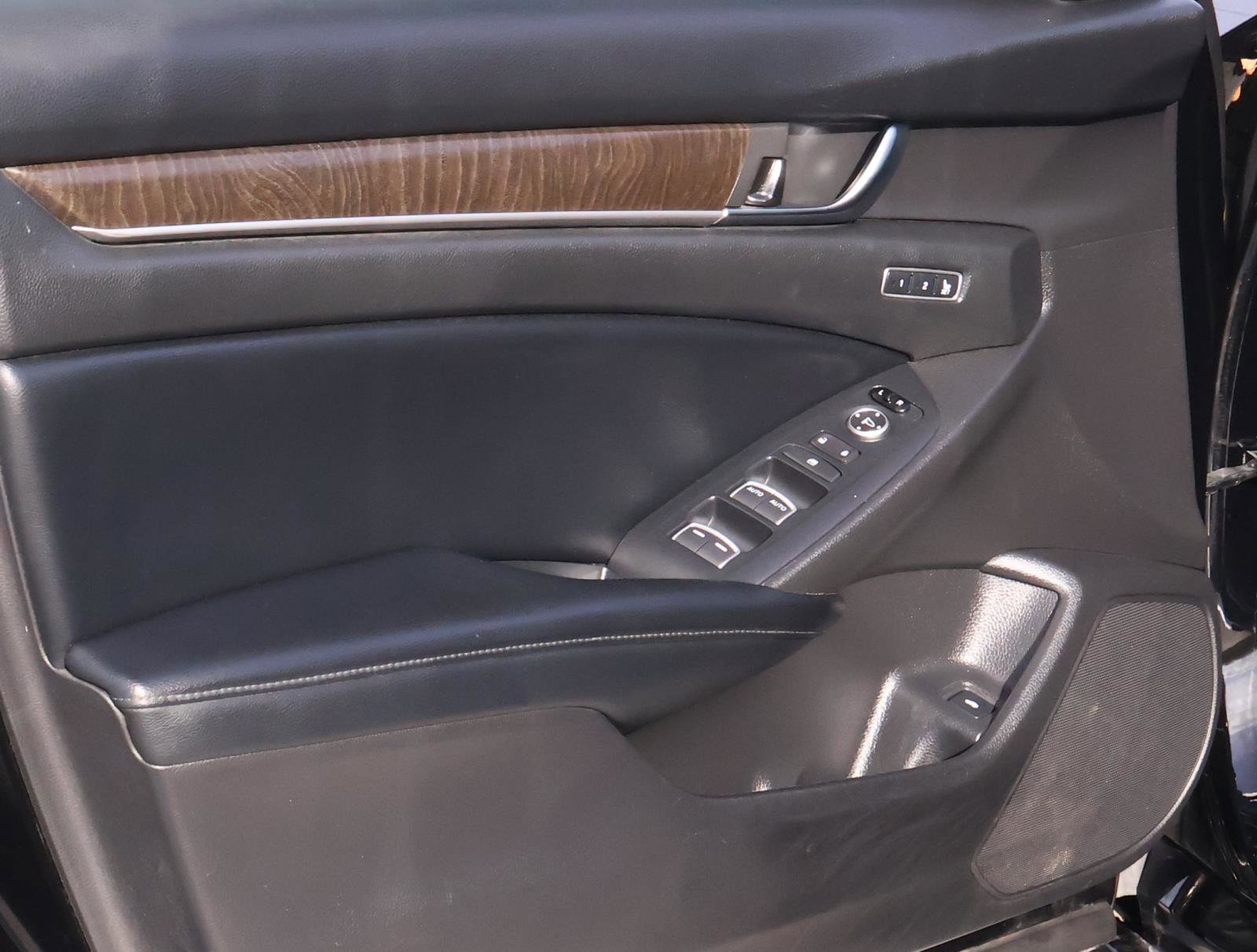 Used 2018 Honda Accord Touring image 14