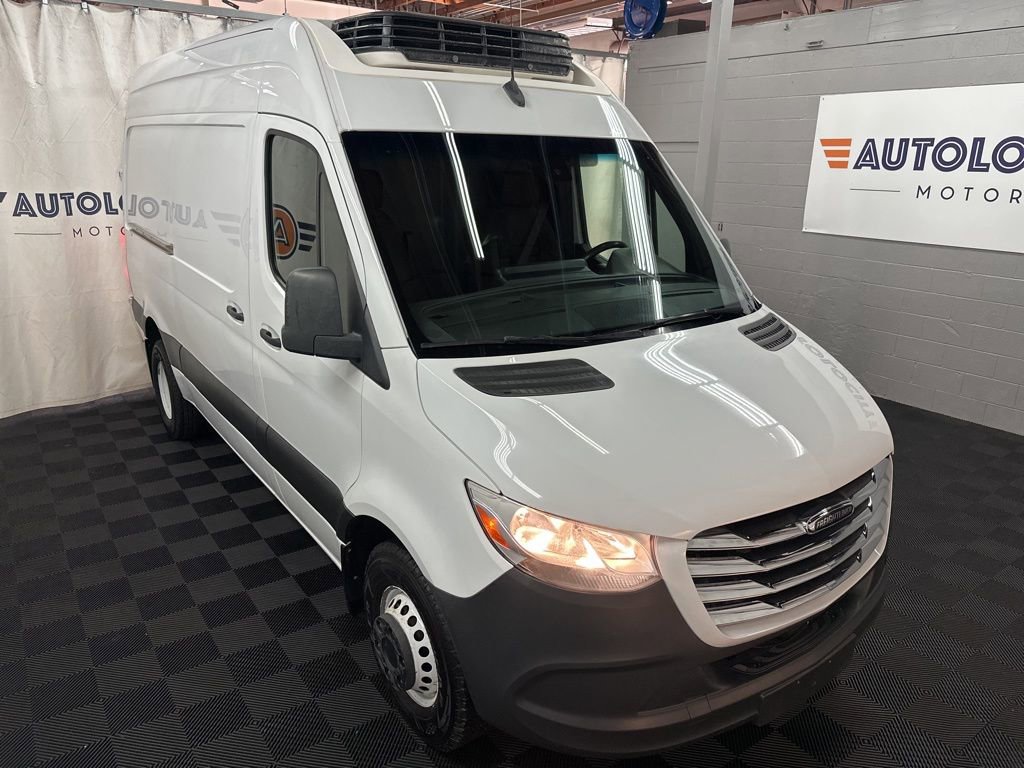 Used 2019 Freightliner Sprinter 144 RWD image 2