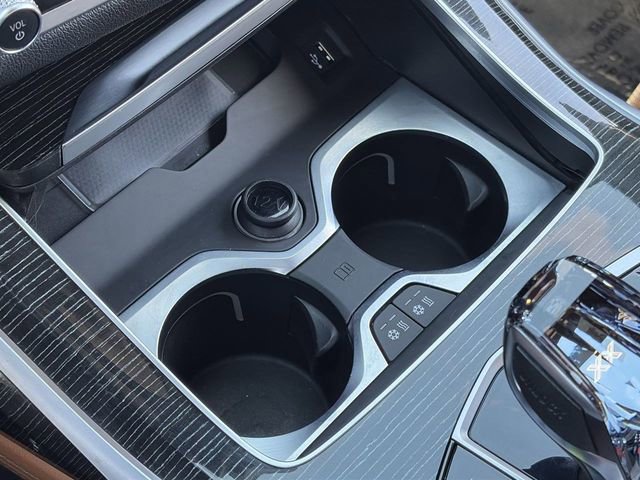 Used 2022 BMW X7 M50i image 32