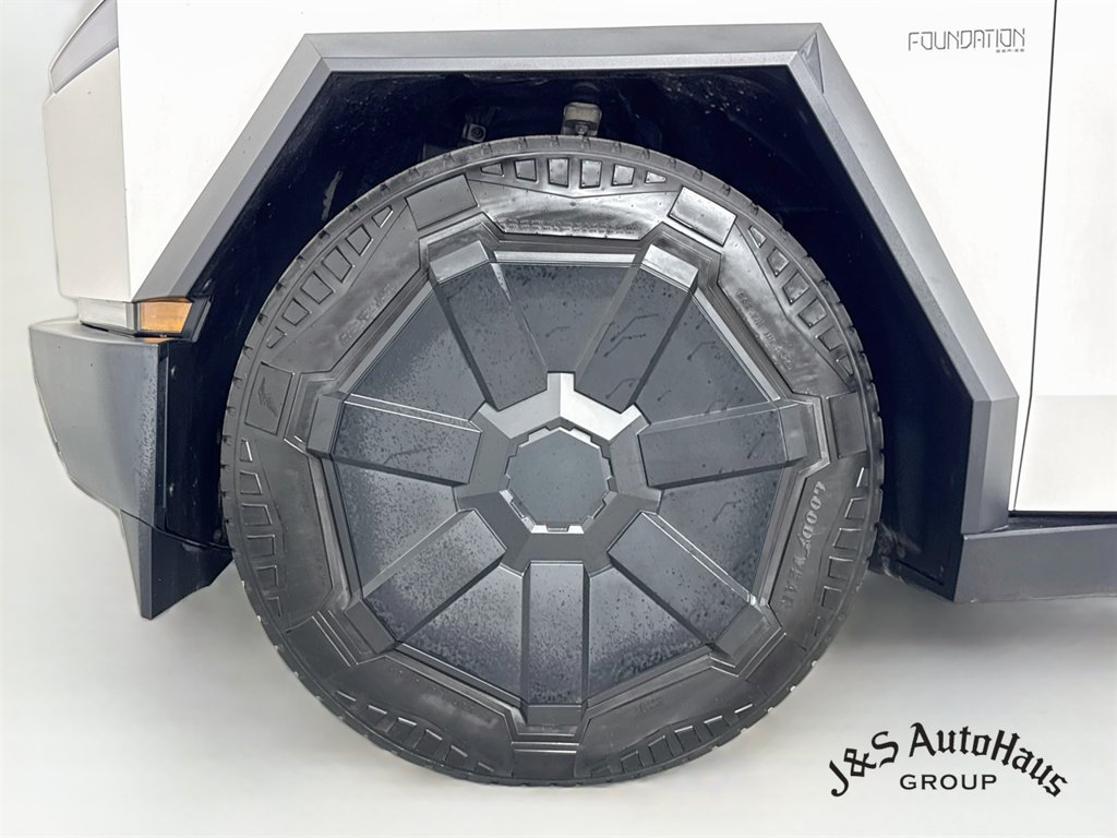 Used 2024 Tesla Cybertruck Cyberbeast AWD/4WD image 39