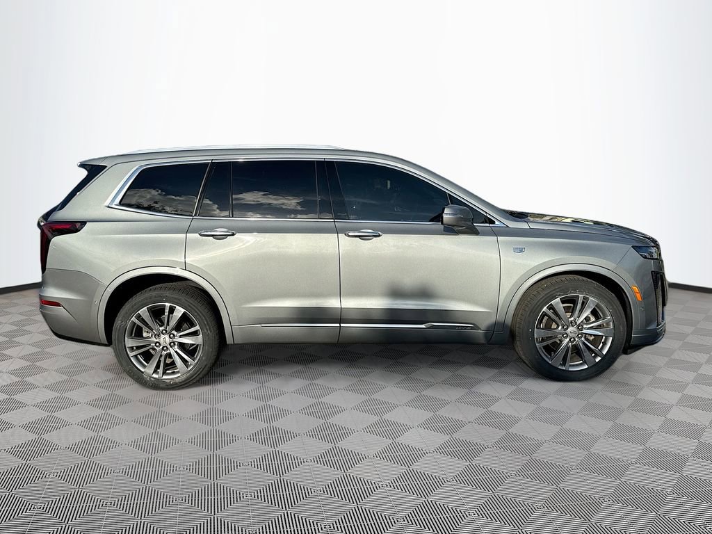 Used 2023 Cadillac XT6 Premium Luxury w/ Technology Package FWD image 5