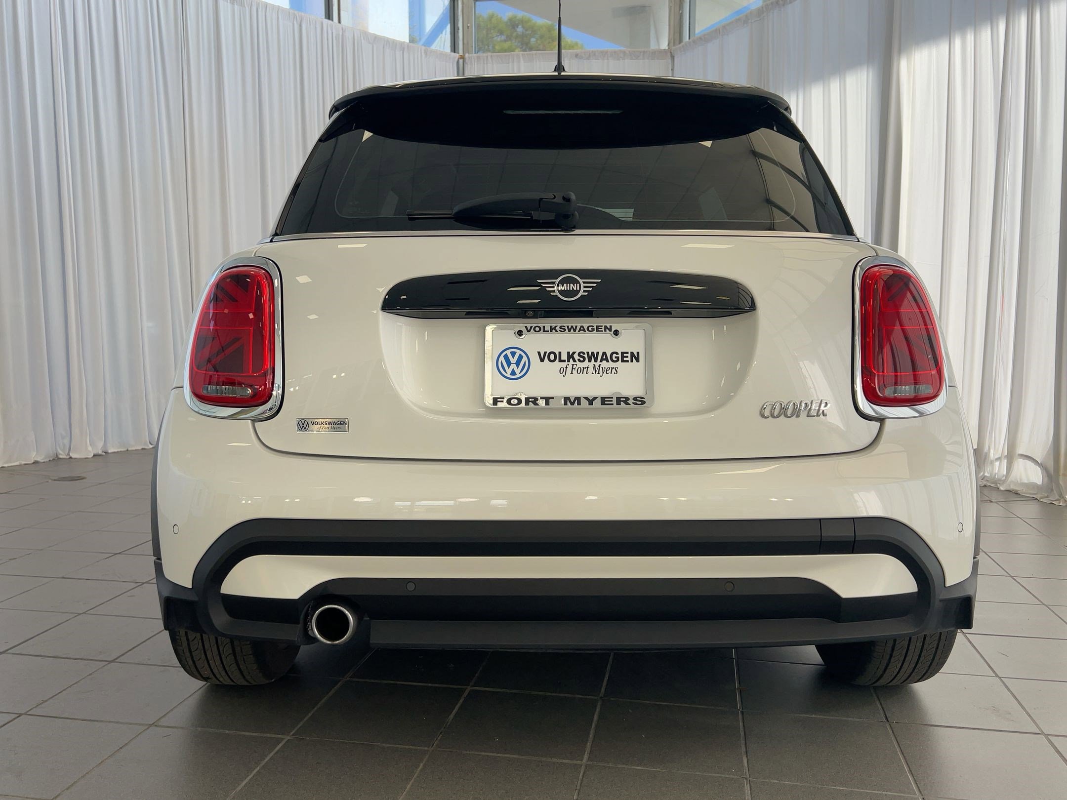 Used 2024 MINI Cooper 2-Door Hardtop image 10
