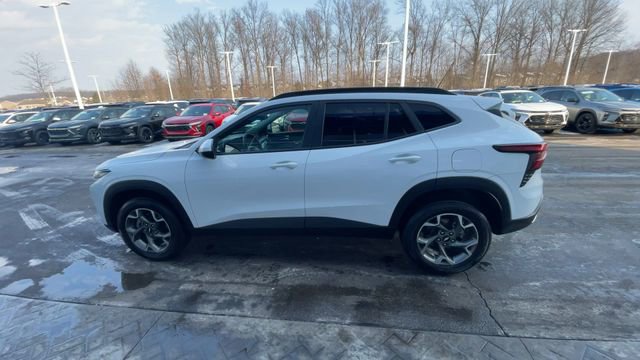 Certified 2024 Chevrolet Trax LT w/ Driver Confidence Package image 5