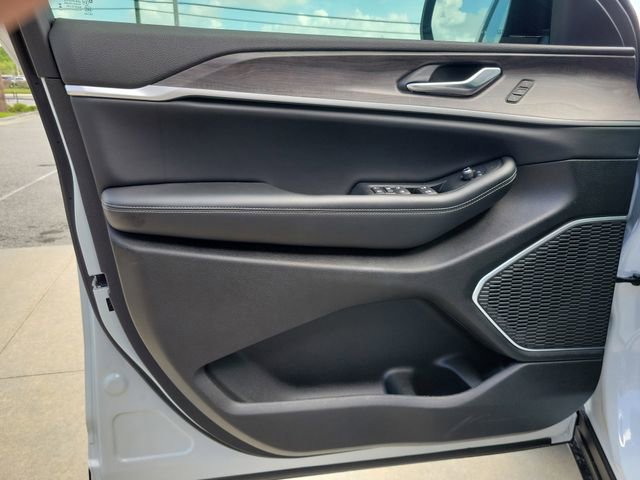 New 2026 Jeep Grand Cherokee L Limited RWD image 16
