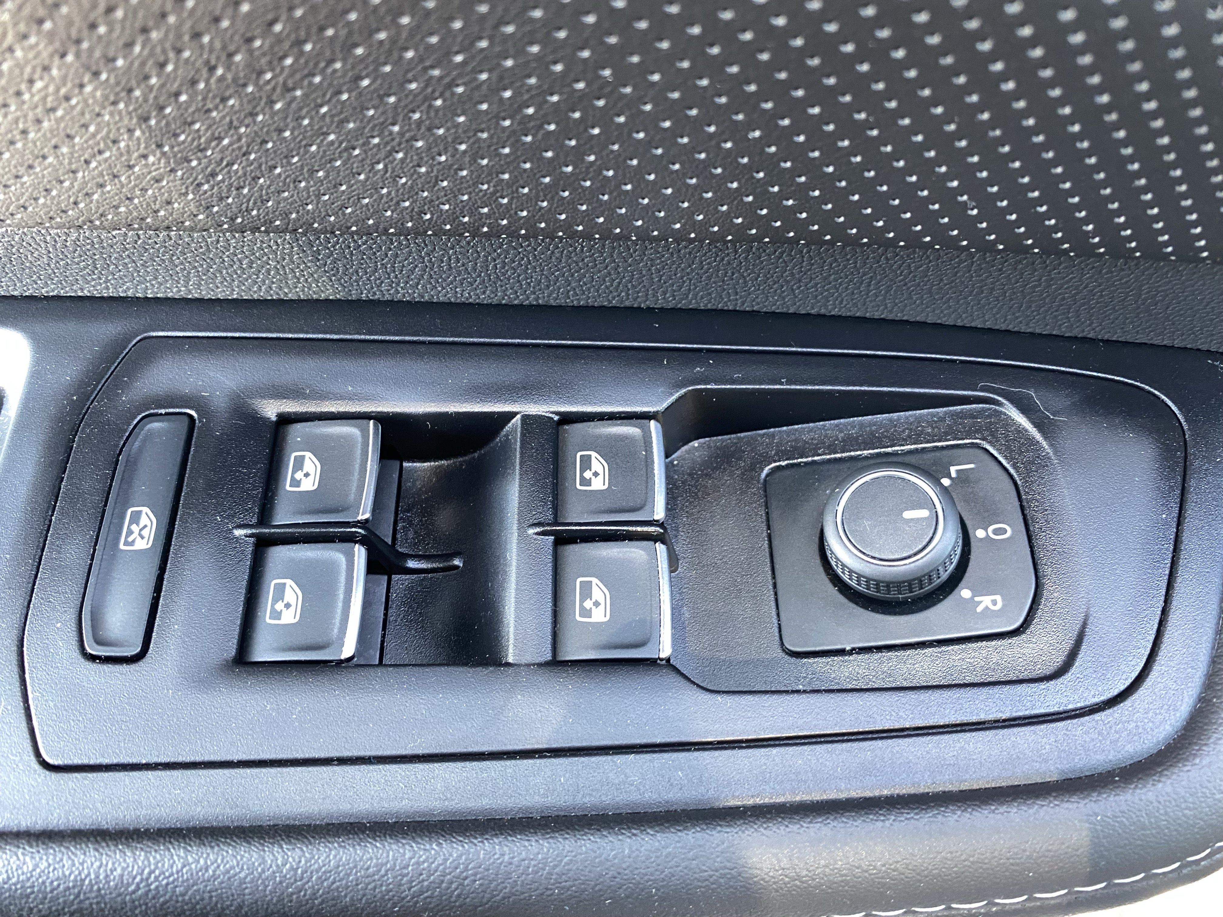Used 2024 Volkswagen Atlas SE FWD image 22