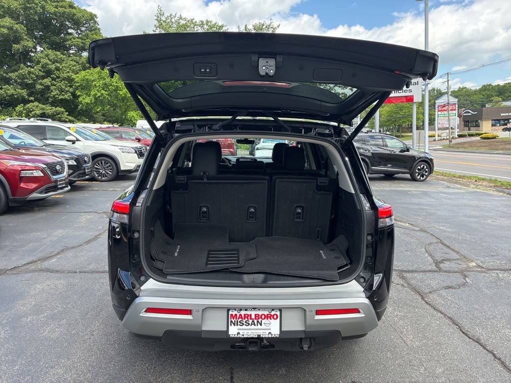 Certified 2024 Nissan Pathfinder Platinum w/ Cargo Package AWD/4WD image 13