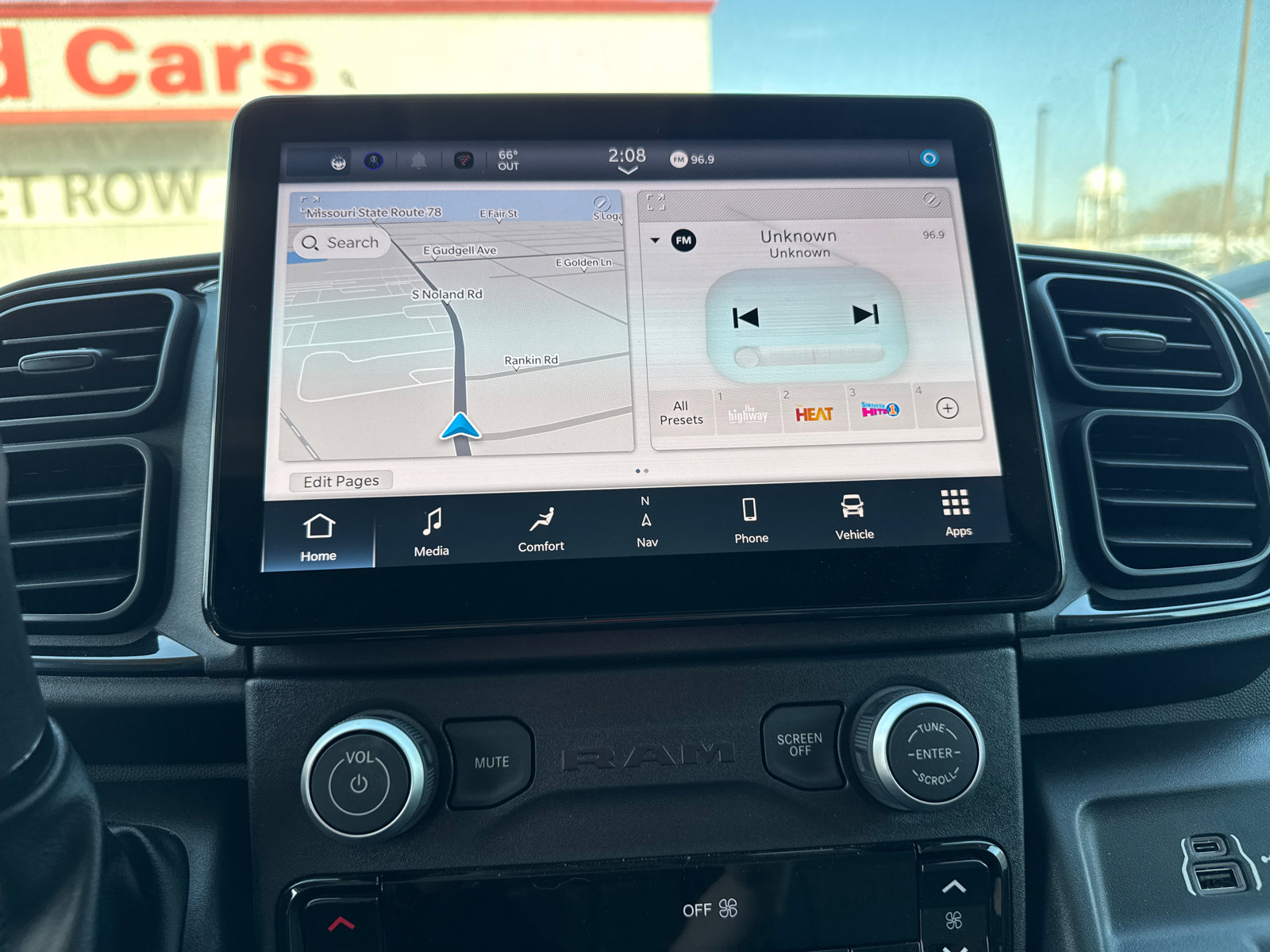 Used 2025 RAM ProMaster 2500 w/ Premium Convenience Group image 9