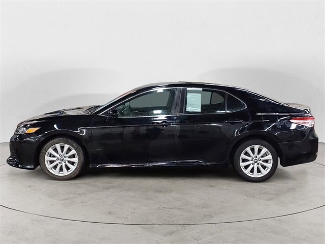 Used 2018 Toyota Camry LE image 2
