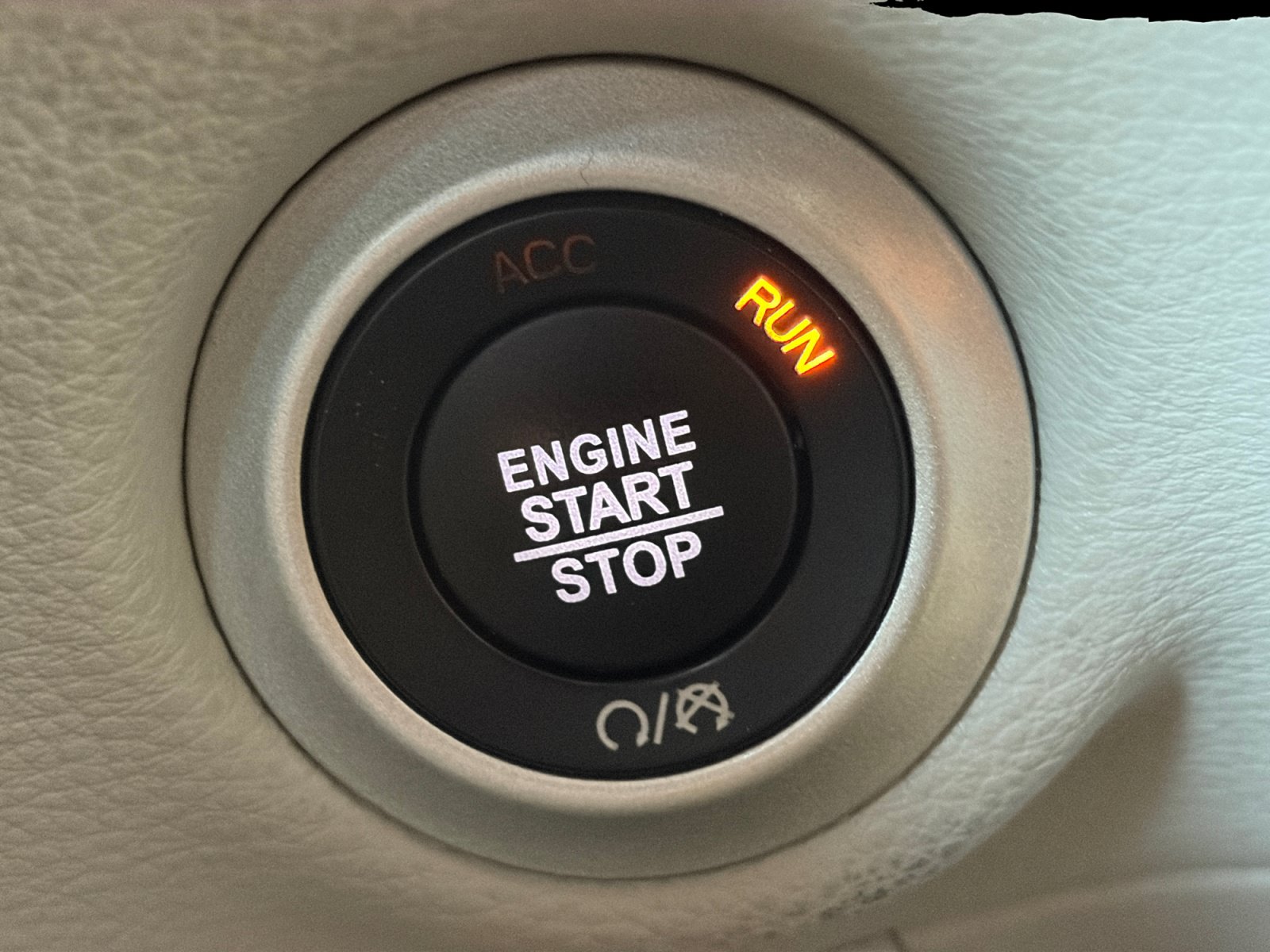 Used 2024 Chrysler Pacifica Limited FWD image 21