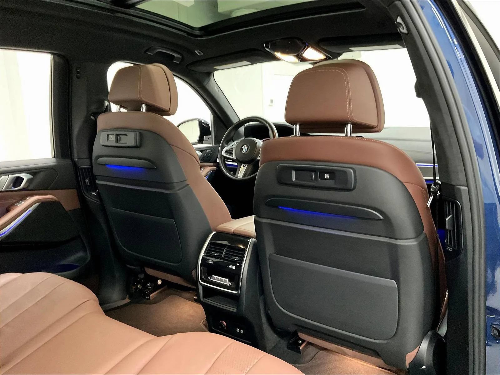 Used 2022 BMW X7 xDrive40i w/ M Sport Package AWD/4WD image 47