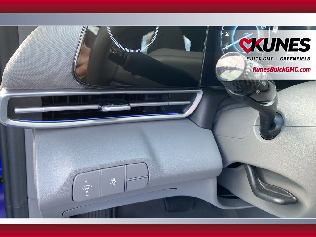Used 2025 Hyundai Elantra SEL image 26